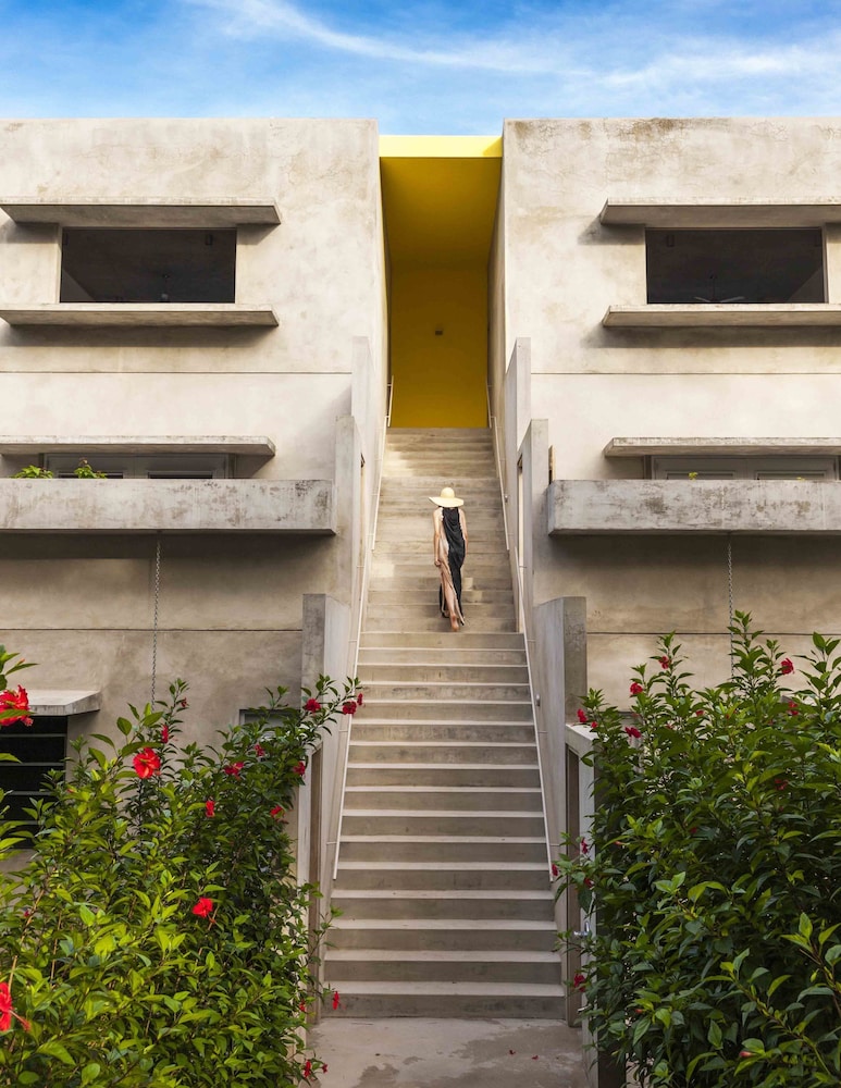 Hix Island House