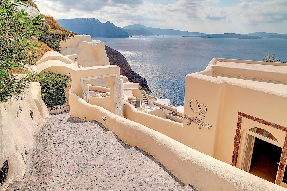 Mystique, a Luxury Collection Hotel, Santorini