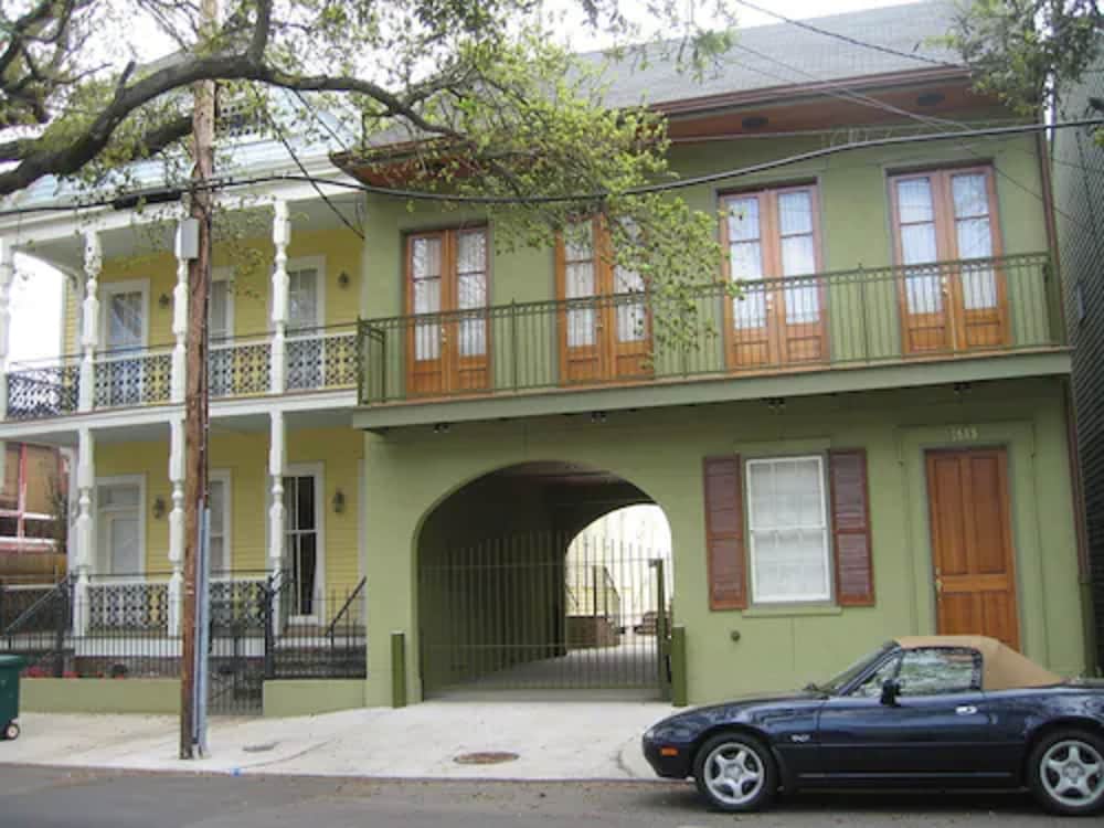 Prytania Oaks Hotel