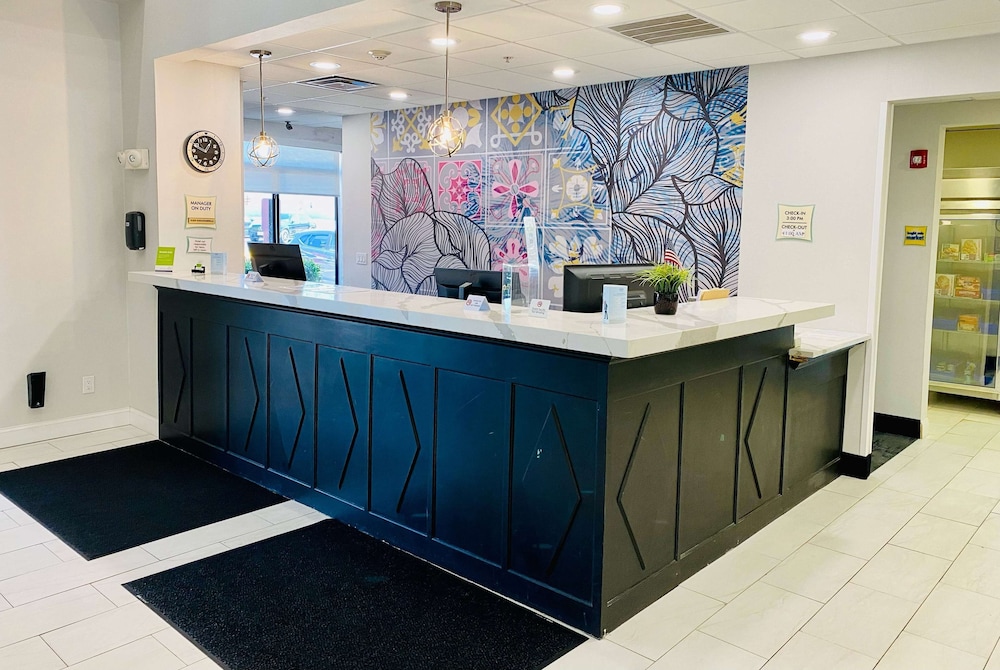 La Quinta Inn & Suites by Wyndham Mt. Laurel - Philadelphia