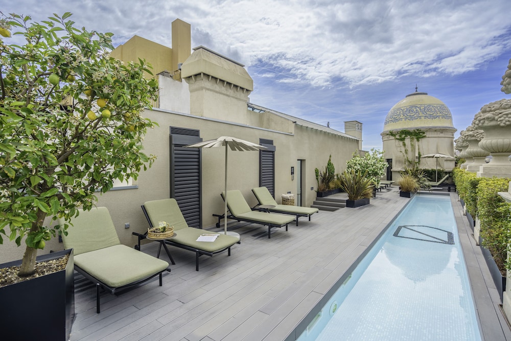 Casagrand Luxury Suites