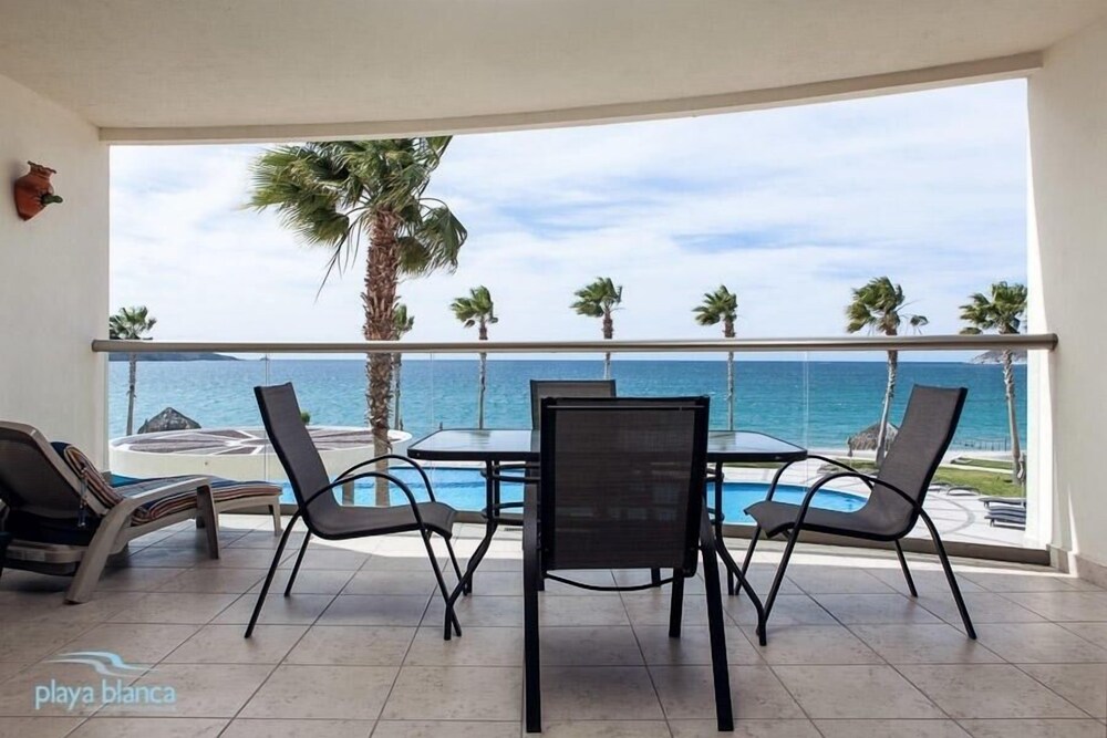 1 Bedroom  Playa Blanca 207 Condo by RedAwning