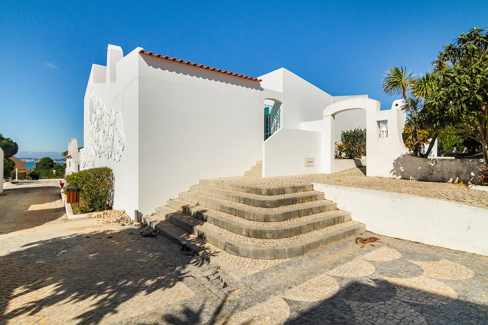 Liiiving in Algarve Alvor Blue Villa