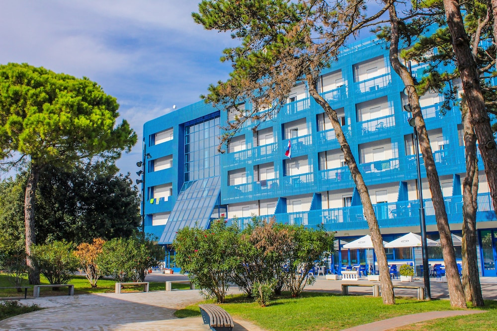 Bella Italia & EFA Village