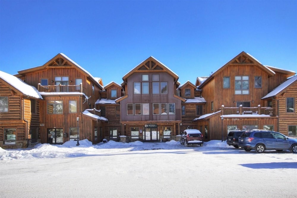 Mount Victoria Lodge #d 3 Bedroom Condo by RedAwning