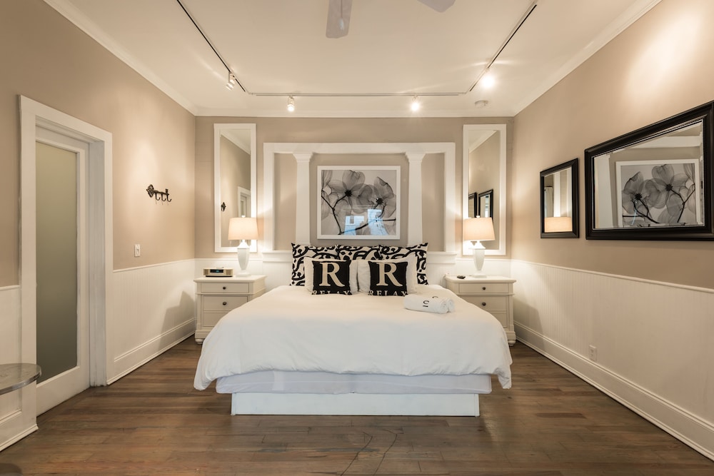 Alexander's Gay and Lesbian Guesthouse - Adults Only