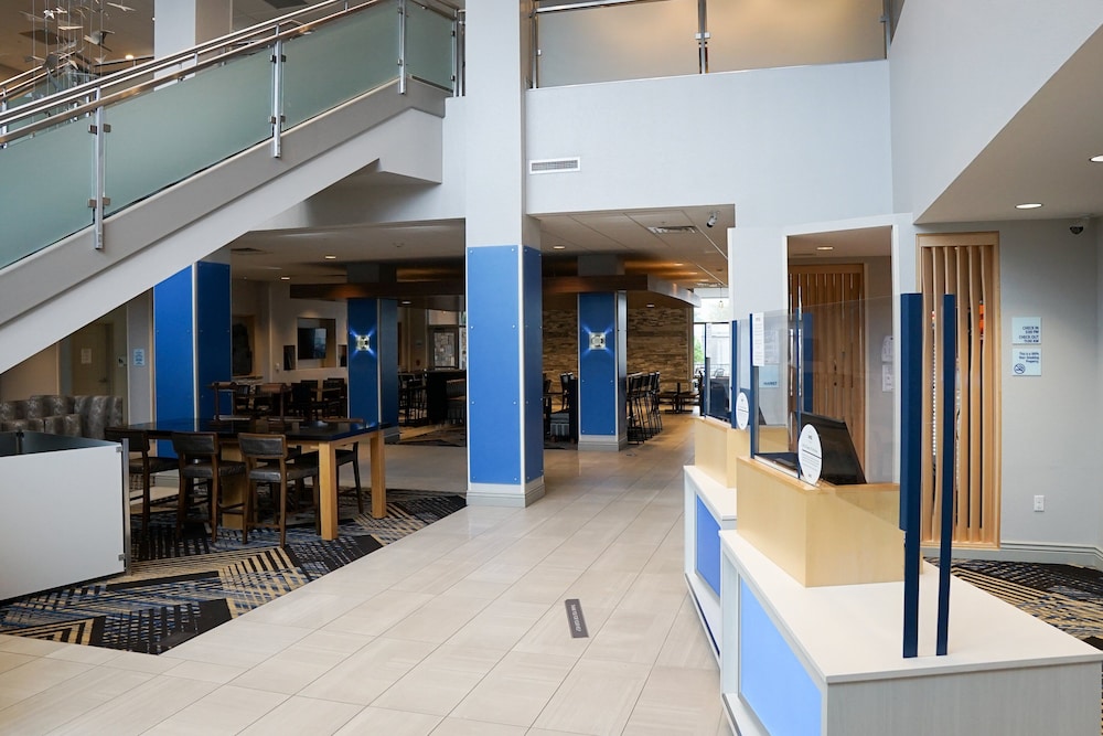 Holiday Inn Express & Suites Denver - Aurora Medical Campus, an IHG Hotel