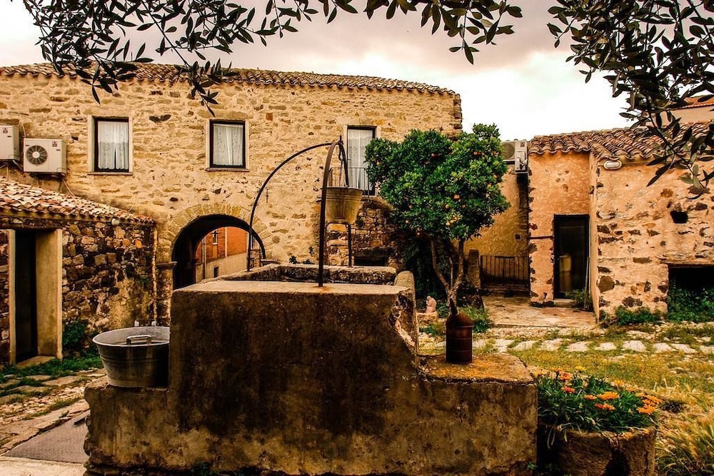 Albergo Diffuso Omu Axiu