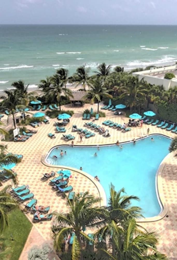 The Tides by Miami Te Espera