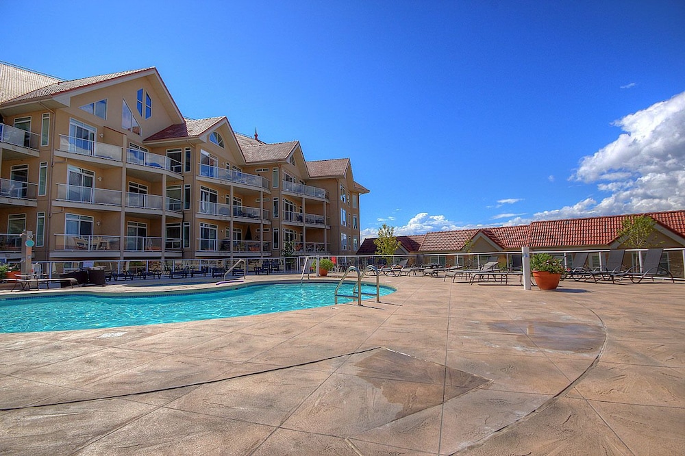 Discovery Bay Resort by KVR