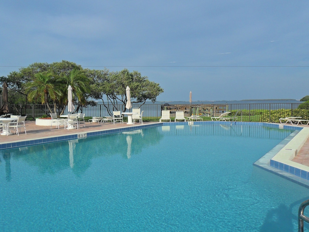 Holiday Island 1 BR Condo