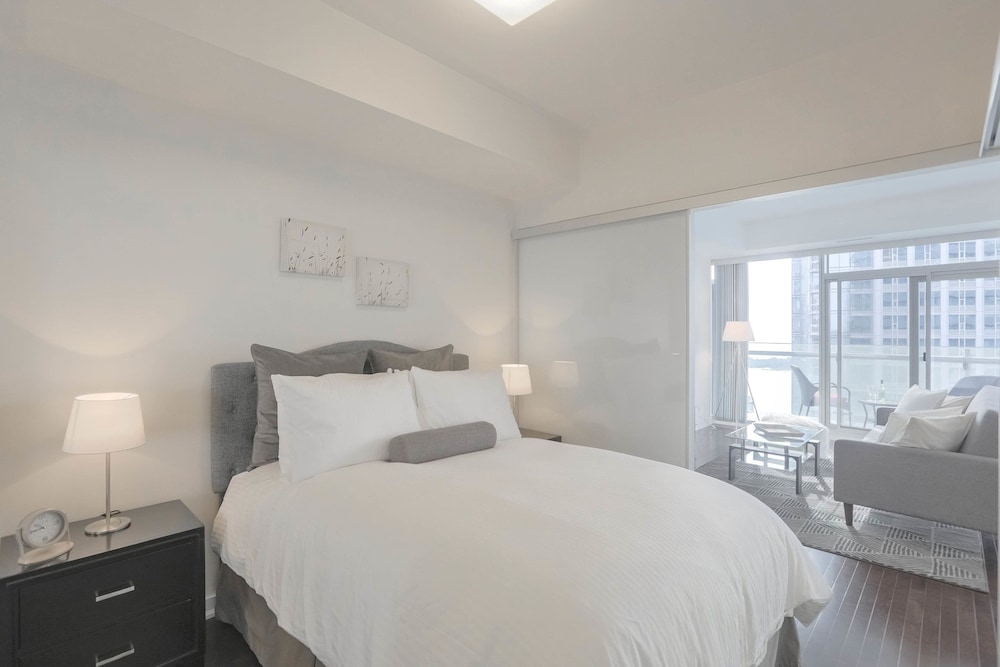 Noel Suites - York and Simcoe