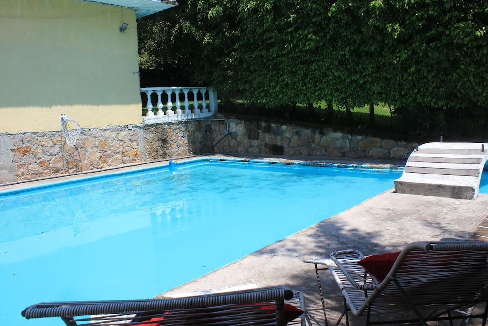 Hotel Teques Inn