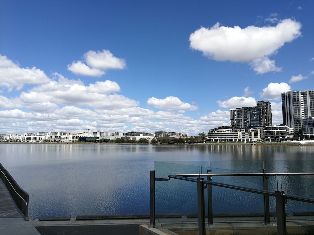 Stylish Waterfront Apt in Rhodes