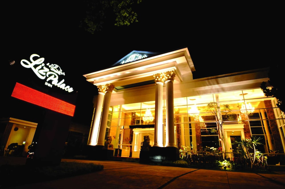 Liz Palace Inn