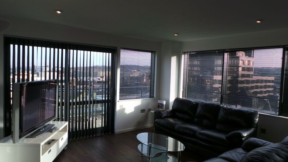 City Crash Pad - West Street Apartments