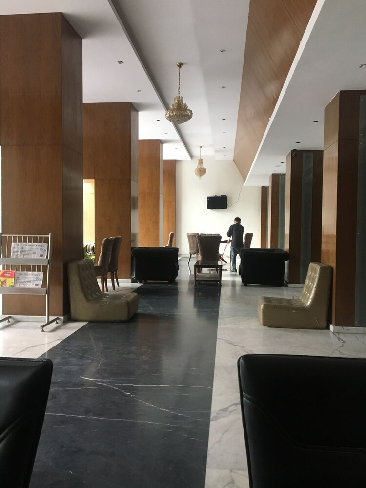 Oxford Inn Business Hotel