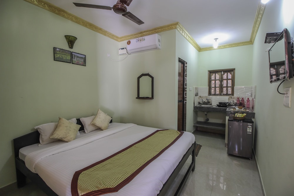 OYO 10728 Home Near Calangute Beach