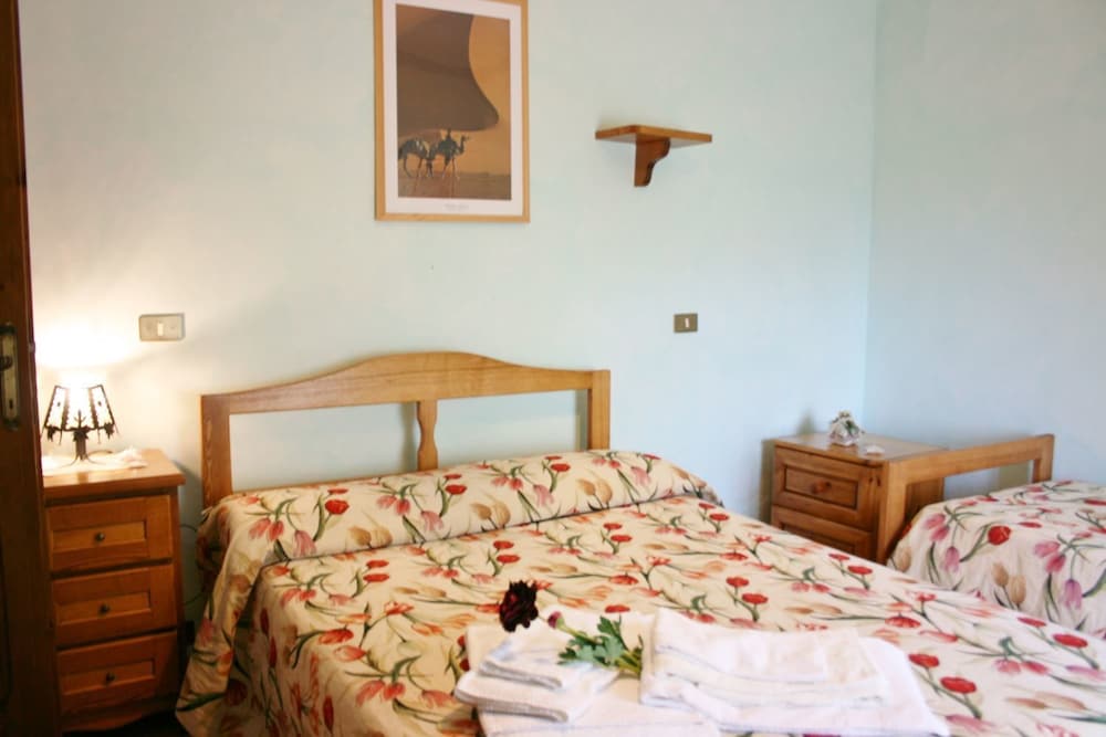 Beautiful private villa with WIFI, private pool, TV, pets allowed and parking, close to Arezzo