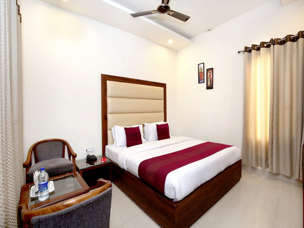 OYO 8954 Hotel Joy