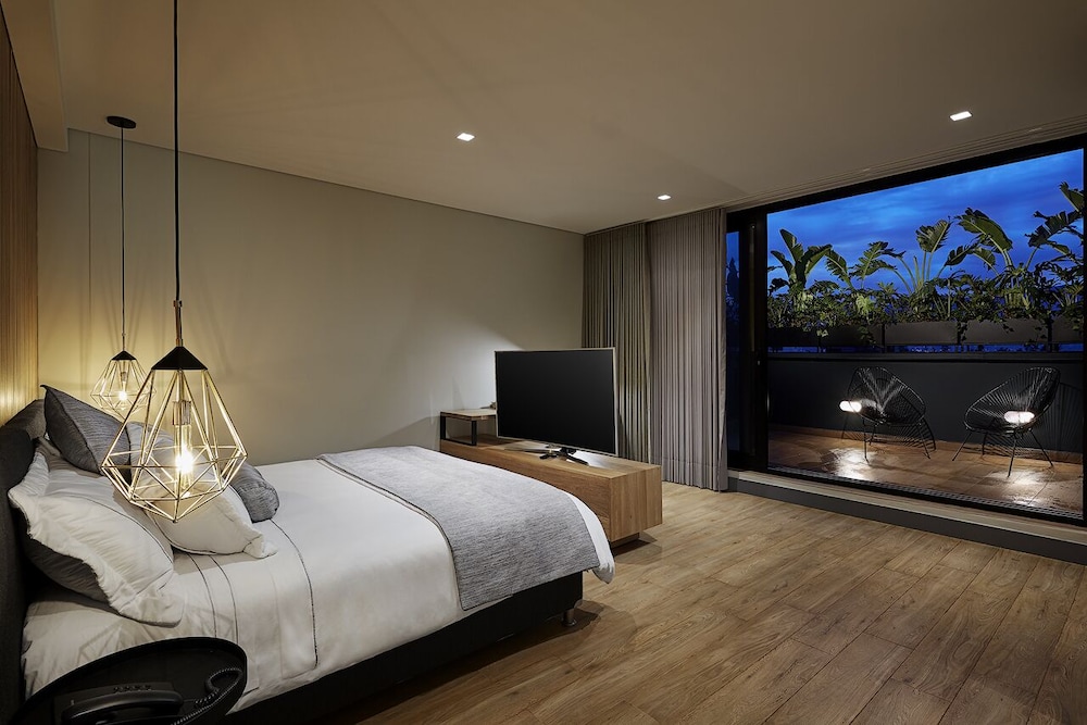 14 Urban Hotel