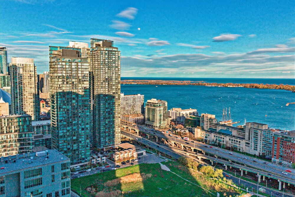 Downtown Toronto Luxury Condo