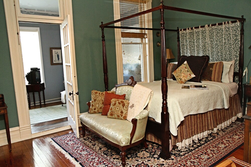 1890 Williams House Inn