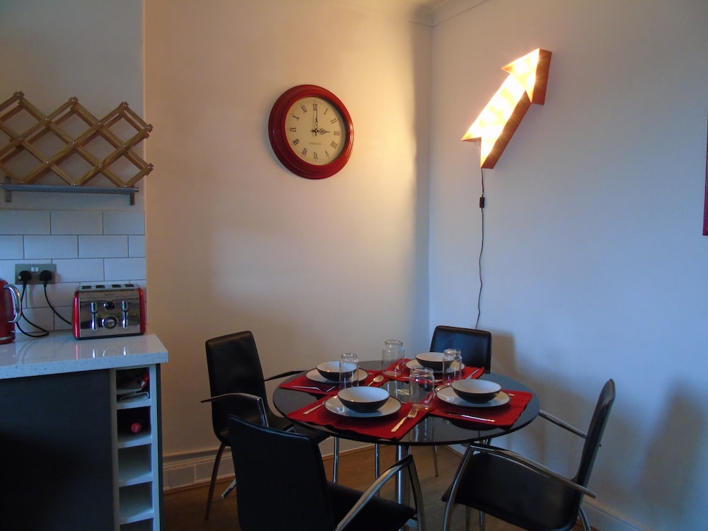 Snug - Krayr Apartment