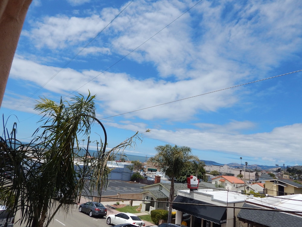 210 Casa Bella 2 Bedroom Condo by Redawning