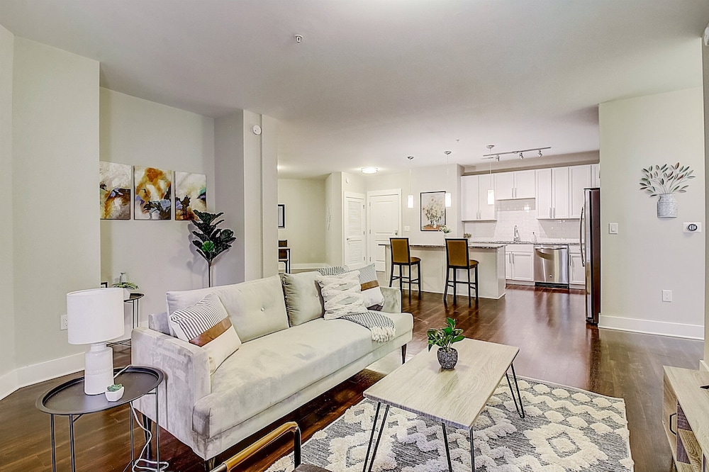 FRONTDESK Berkshire Dilworth Apts Midtown Charlotte