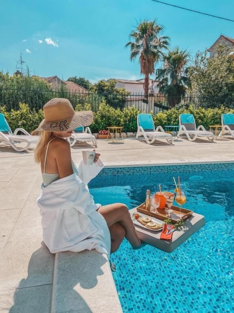 Agava Lux Rooms & Pool