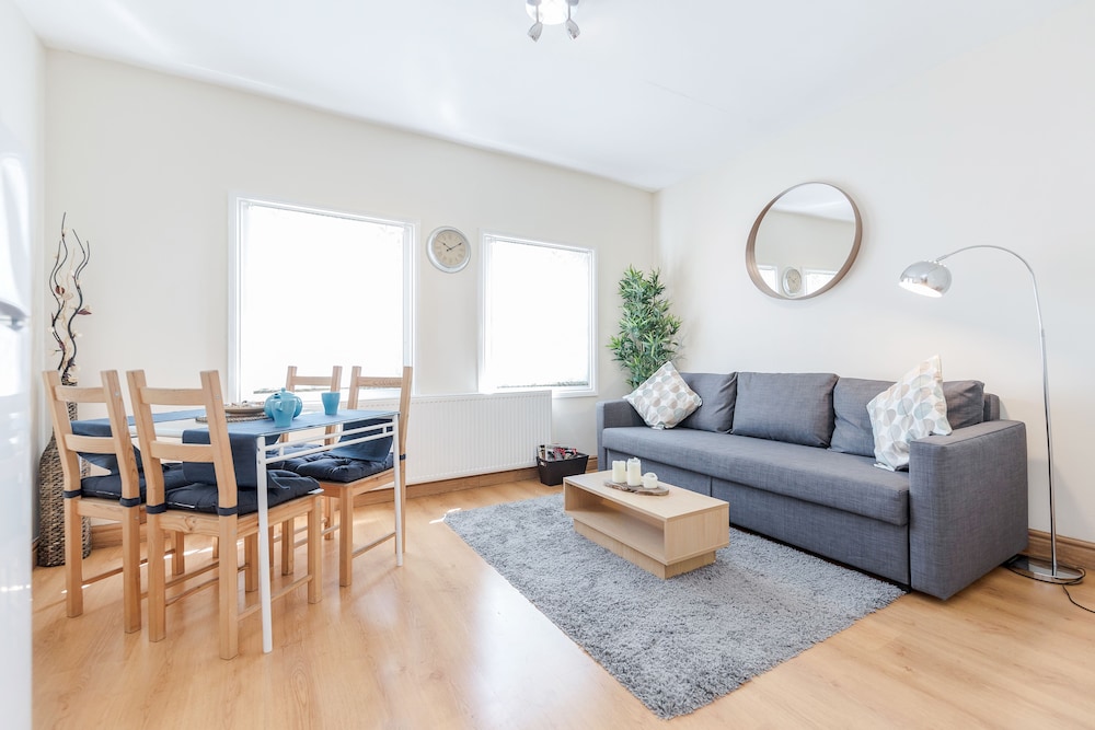 Lovely Apartment Angel