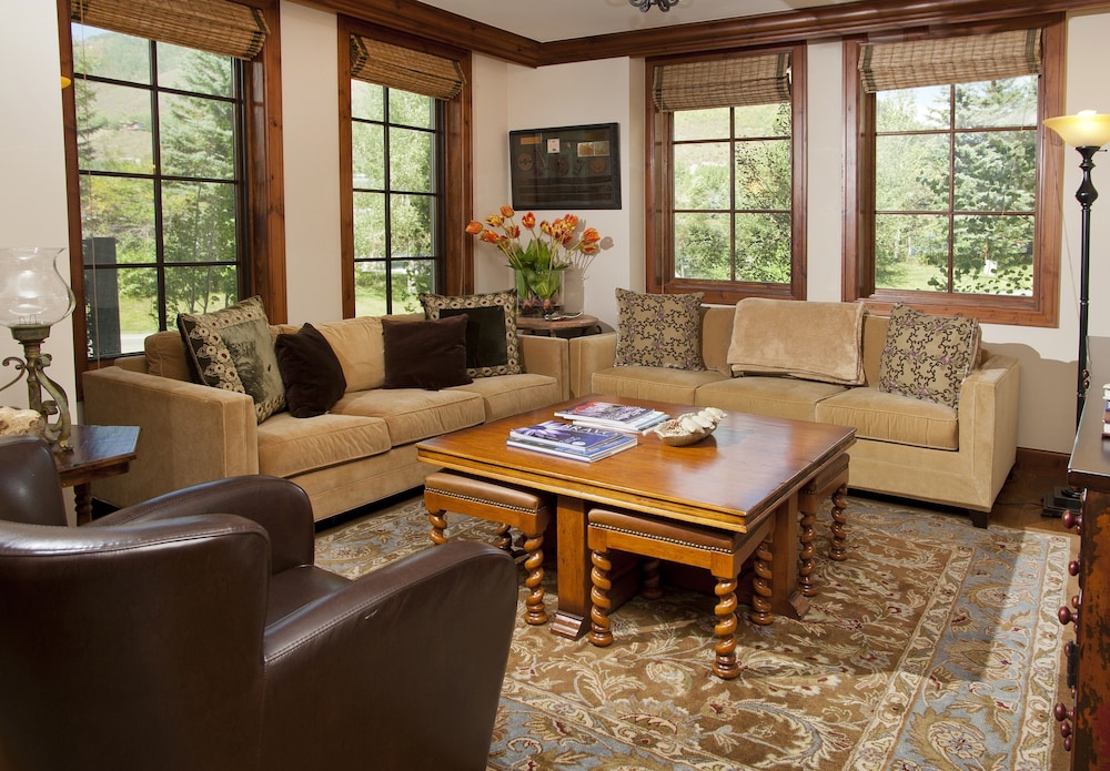 Ritz Carlton Vail #112 2 Bedroom Condo by Redawning