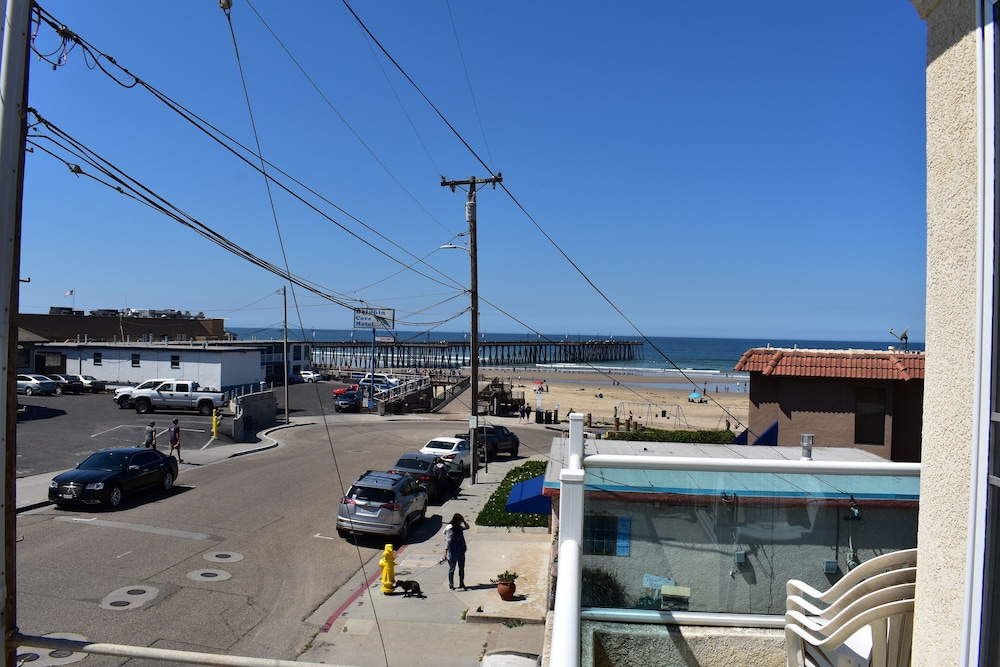 195 Main 2 Bedroom Condo by Redawning