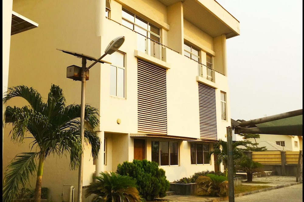 Gemini Place Apartments Oniru