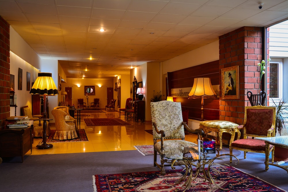Hotel Senator