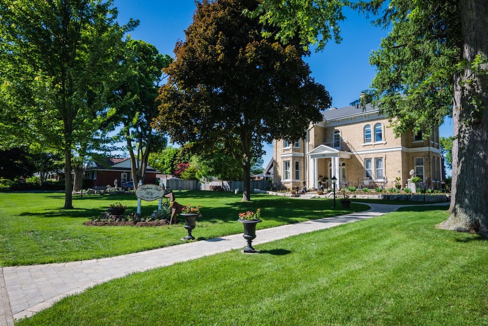 Hughson Hall Bed & Breakfast