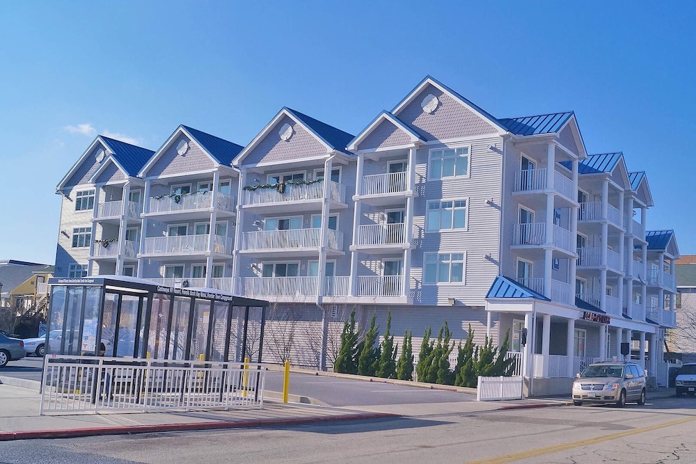 Bel Mare 100 4 Bedroom Condo by Redawning