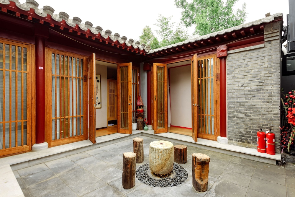 ISVARA Culture Homestay Suites