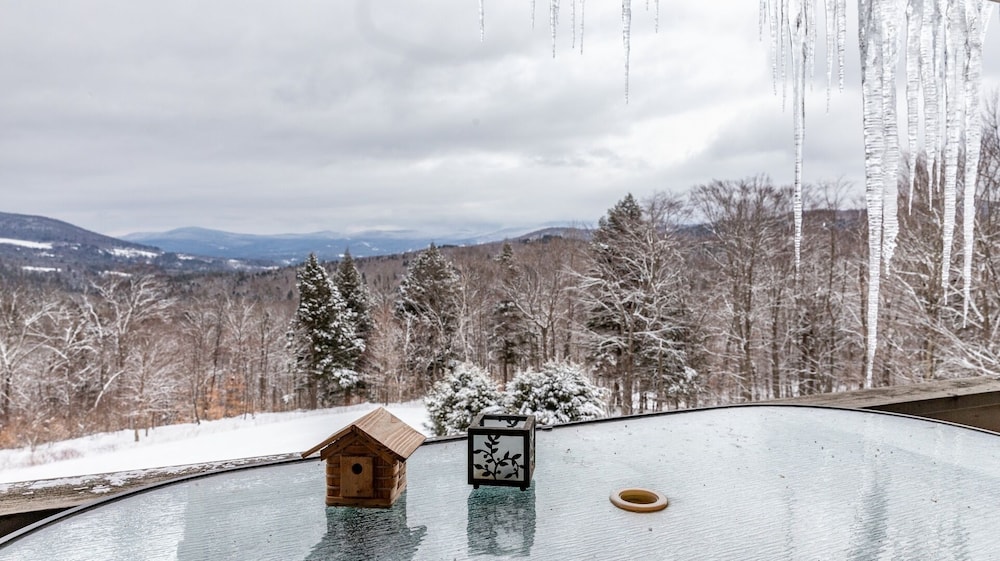 14 Snowside 2 Bedroom Condo by Redawning