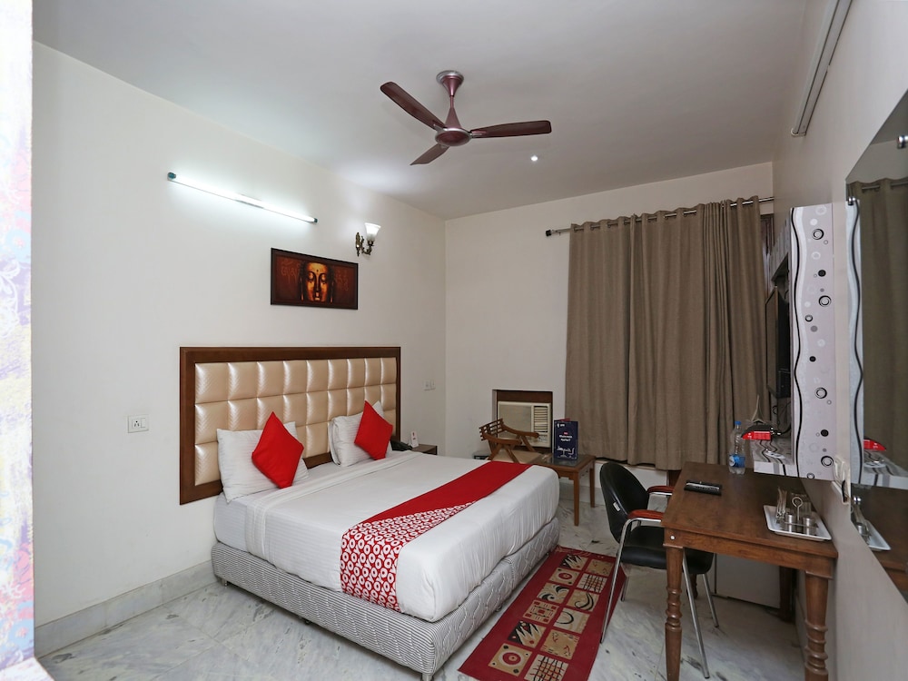 OYO 14445 Cyber Inn