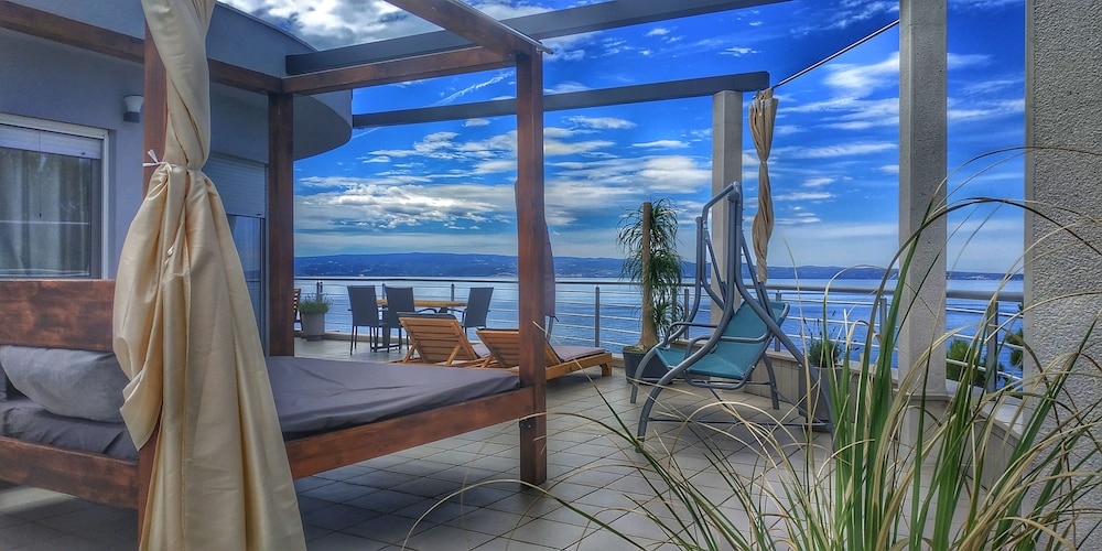 Ark Beach Hotel