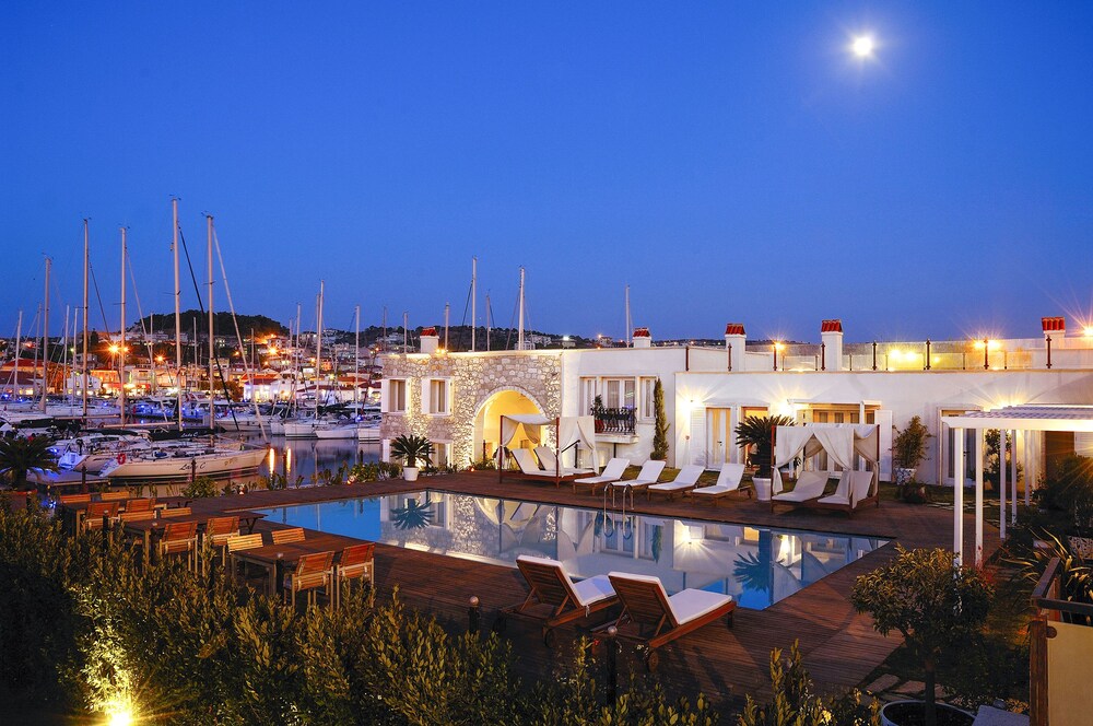 Cesme Marina Konukevi
