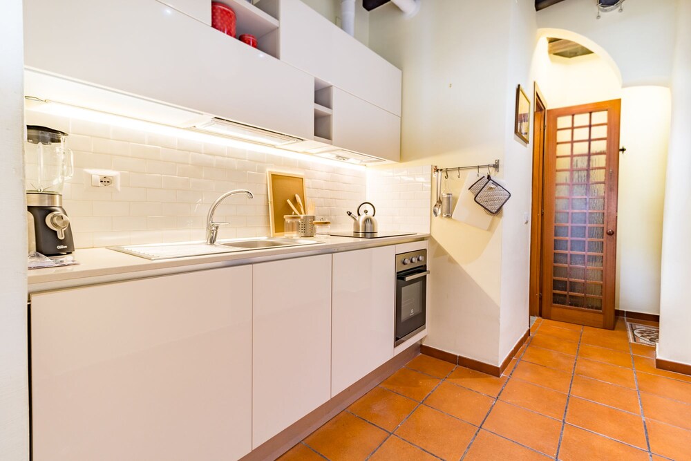 Cozy Flat near Colosseum