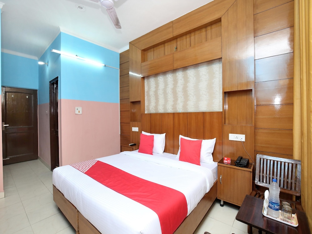 OYO 5906 Hotel Parvaaz