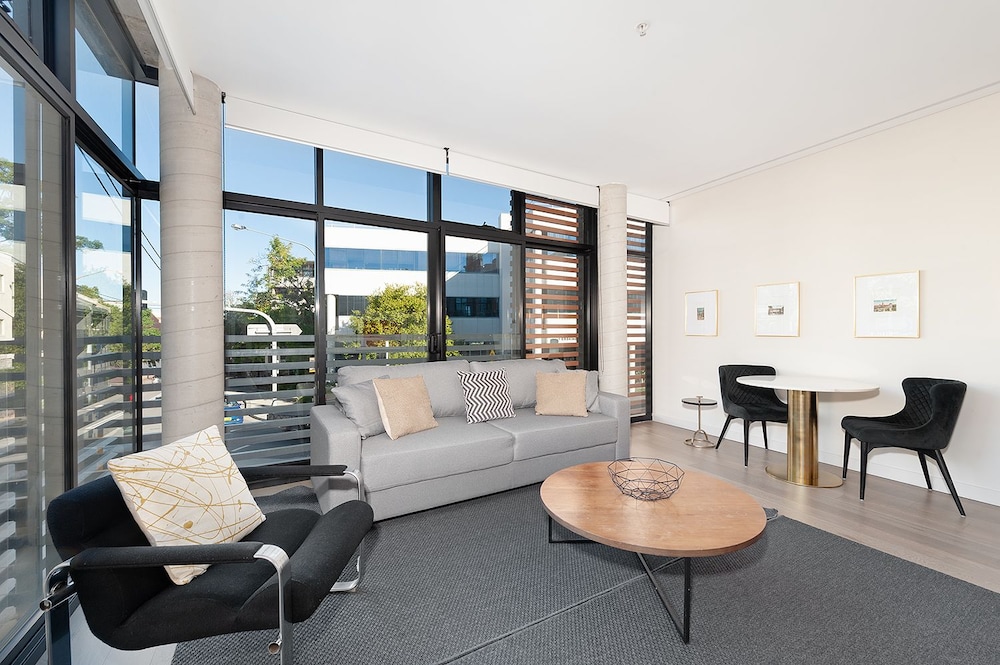 Uber Chic Newtown Designer Pad H392