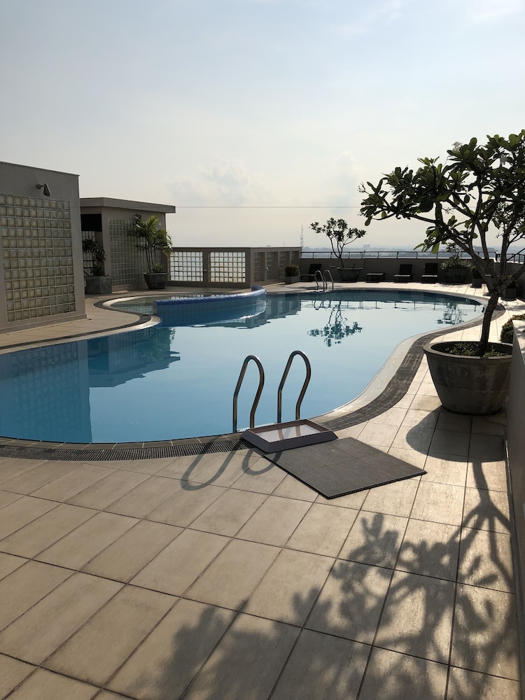 Hedges Court Plus 2 Bed Apartment