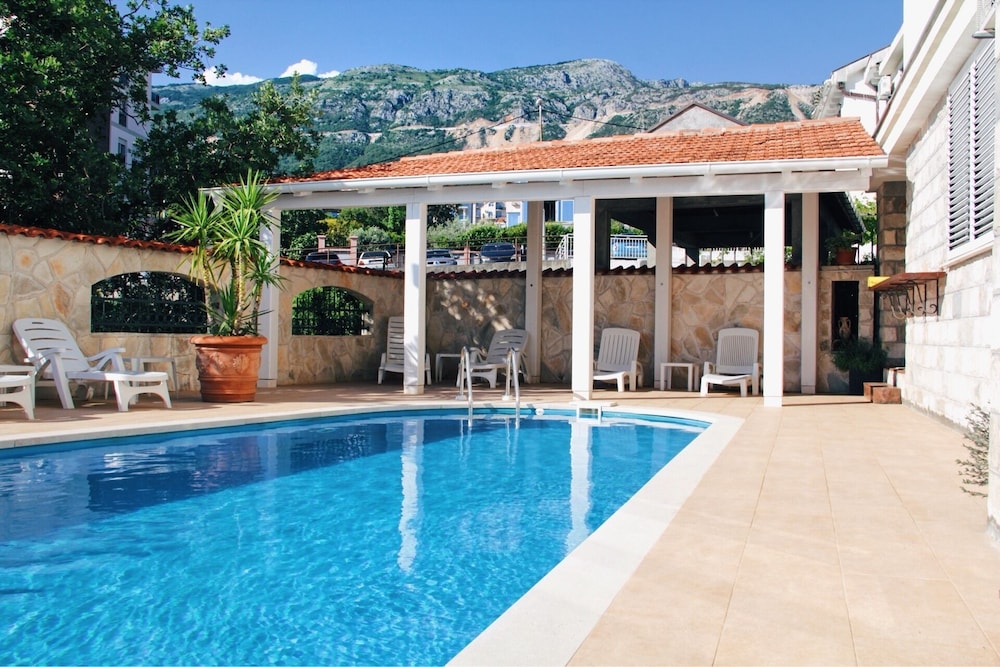 Mila & Aleksandr Apartments