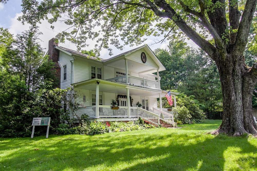 Buffalo Tavern Bed & Breakfast