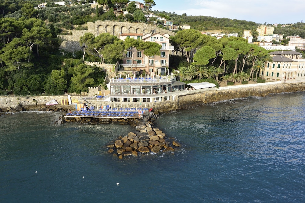 Arc en Ciel Hotel